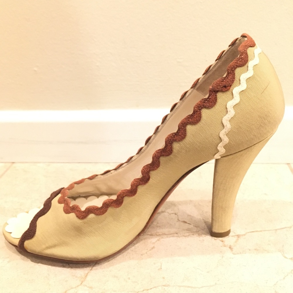 Moschino gingerbread cookie ric rac scalloped pump - Picture 7 of 9